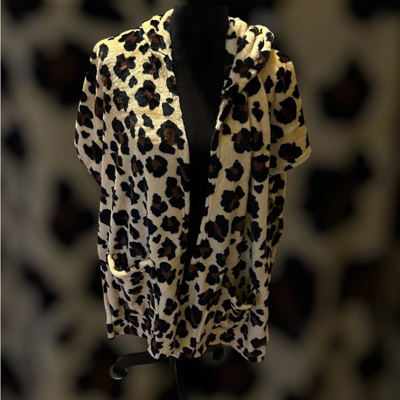 Wearable Hooded Throw Blanket Cheetah Animal Wrap Soft & Cozy Shawl Throw OS New - Picture 5 of 15